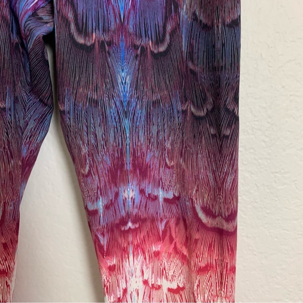 Barrel for Nadia Peacock Feather Yoga Leggings Size Small - Picture 9 of 16
